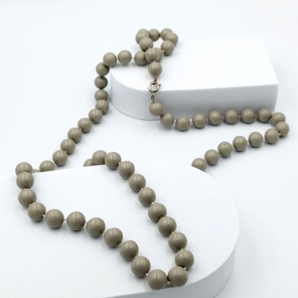 5/25$  Vintage smoky grey beaded single strand necklace